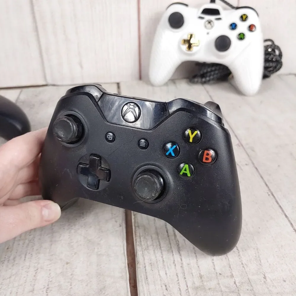 Xbox One Controller Lot of 3 for PARTS OR REPAIR - UNTESTED Wireless + Wired